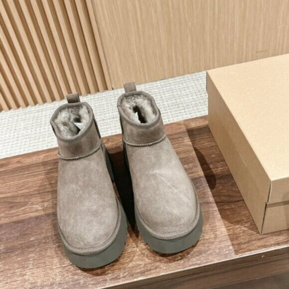 UGG Classic Ultra Mini New Heights Boot - Picture 3 of 9